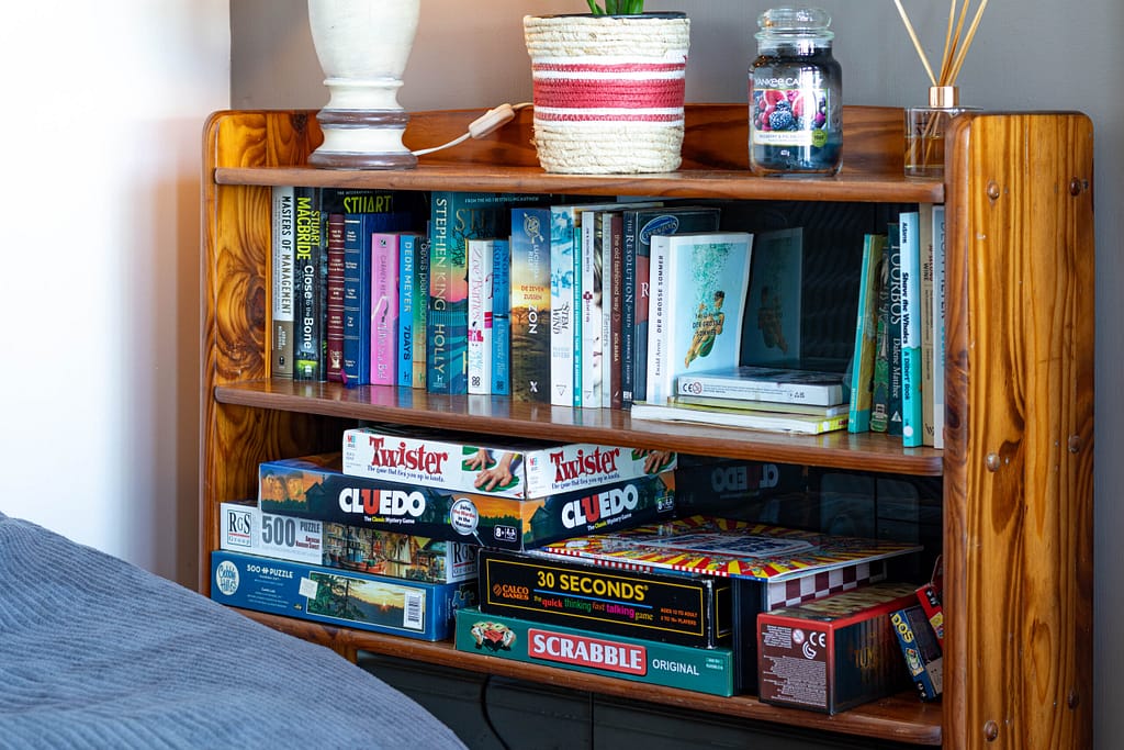 Peak's Cabin - Mini Library